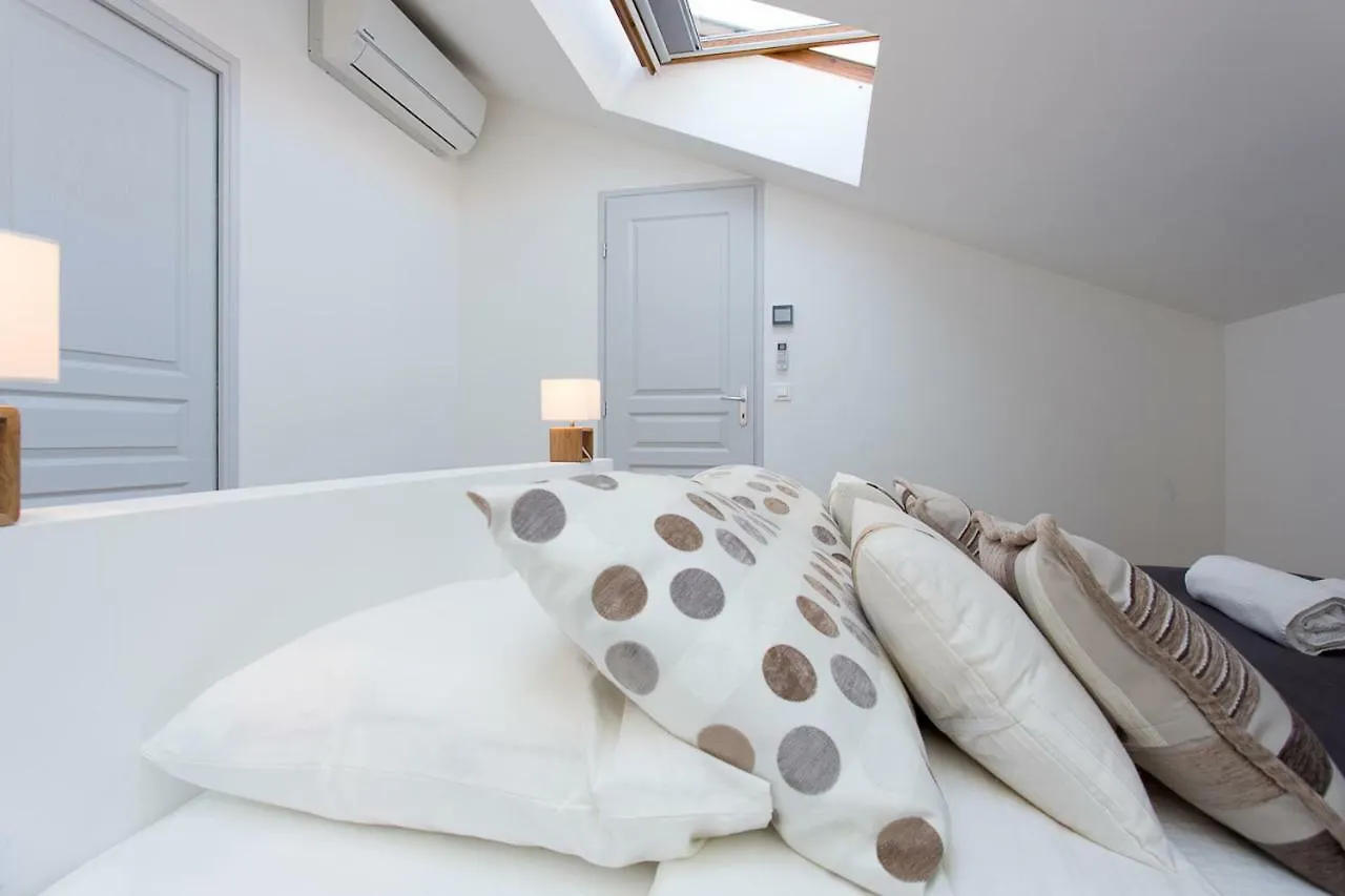 Teisseire Accomodations Cannes 0*,  Francia